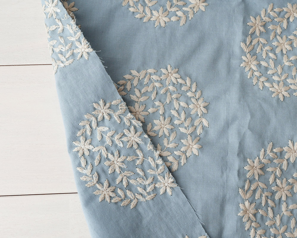 カットクロス】コットンスケアの刺繍ファブリック Augusta [M便 1/8]の