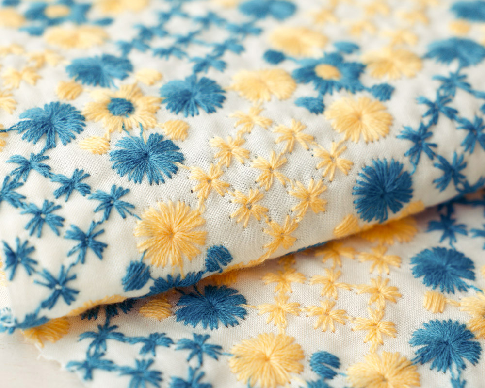 カットクロス】＜made in 桐生＞コットンローンの刺繍ファブリック