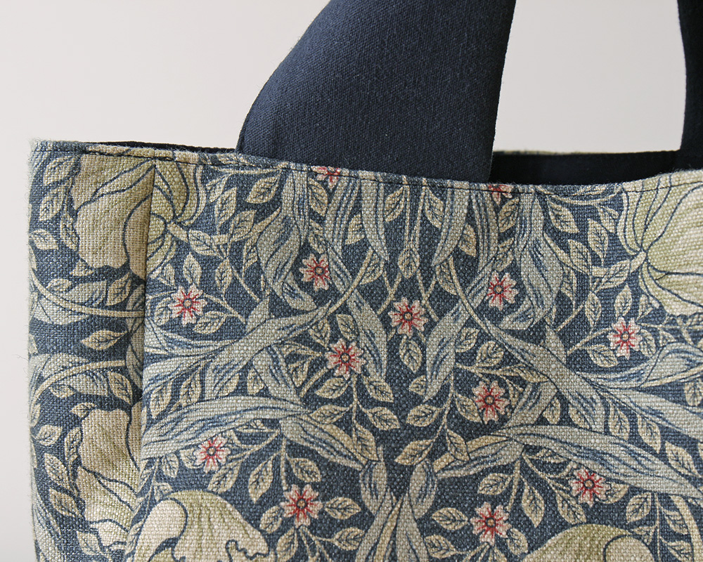 ☆【William Morris】MNI PIMPERNEL /Fog Navy ラウンドトートバッグ(M
