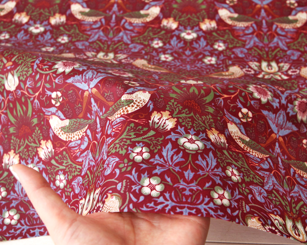 カットクロス】＜ラミネート加工＞moda BEST OF MORRIS Strawberry