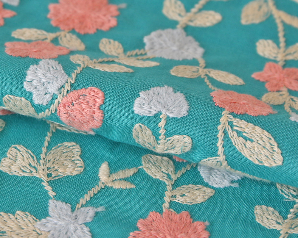 カットクロス】＜made in 桐生＞コットンローンの刺繍ファブリック