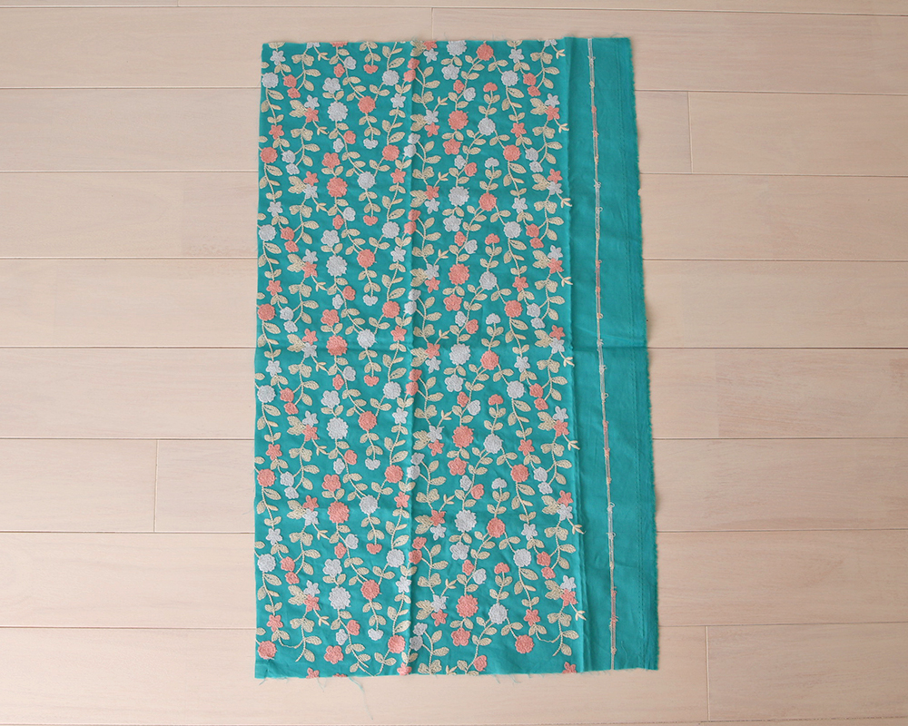 カットクロス】＜made in 桐生＞コットンローンの刺繍ファブリック