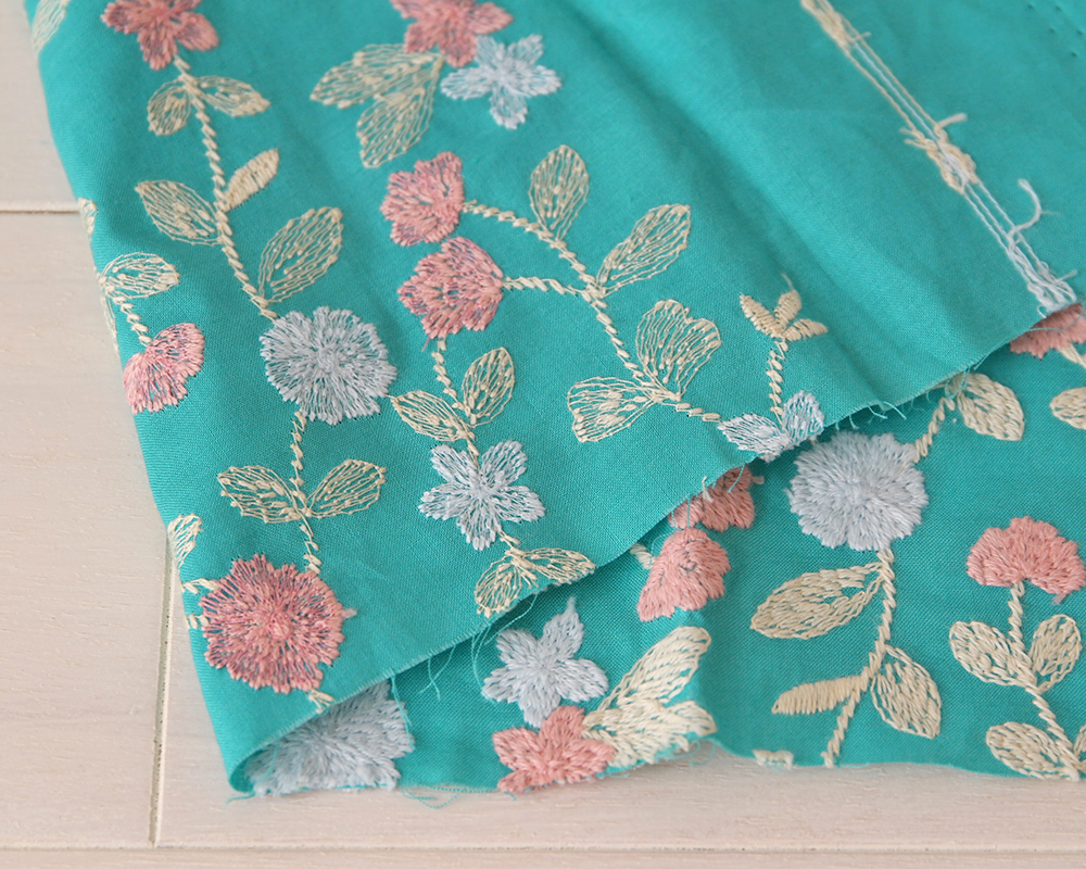 カットクロス】＜made in 桐生＞コットンローンの刺繍ファブリック