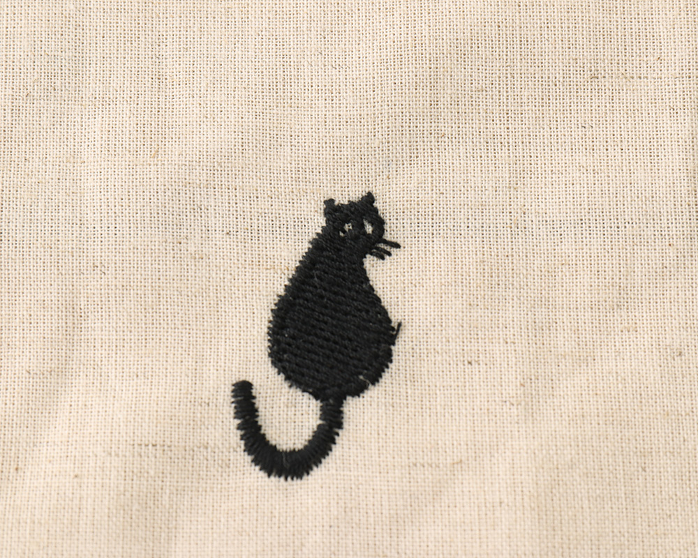 綿麻シーチング　猫　刺繍