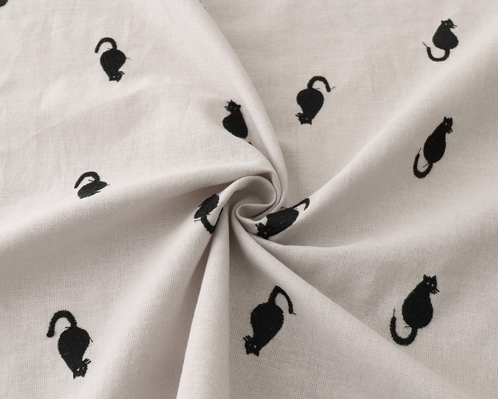 綿麻シーチング　猫　刺繍