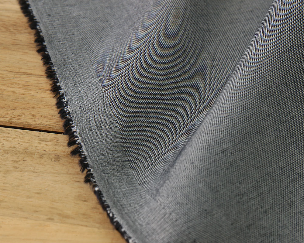 Soft denim cut cloth綿ポリ『ソフトデニムカットクロス』コットン80％ポリエステル20％ダンガリー素材：コットン８０％ポリエステル２０％生地幅：約９５cm×長さ：約９５cm