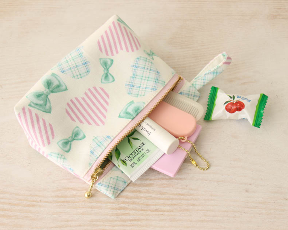 ☆リボン・ハート柄の生地で作る「ファスナー付きトラペゾイド（台形