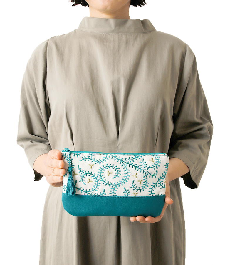 Import]【CLARKE & CLARKE】Buta Embroidery （取り寄せ） [M便 1/2]の