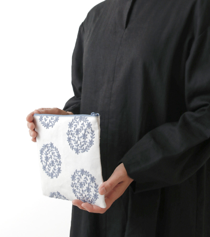 カットクロス】コットンスケアの刺繍ファブリック Augusta [M便 1/8]の