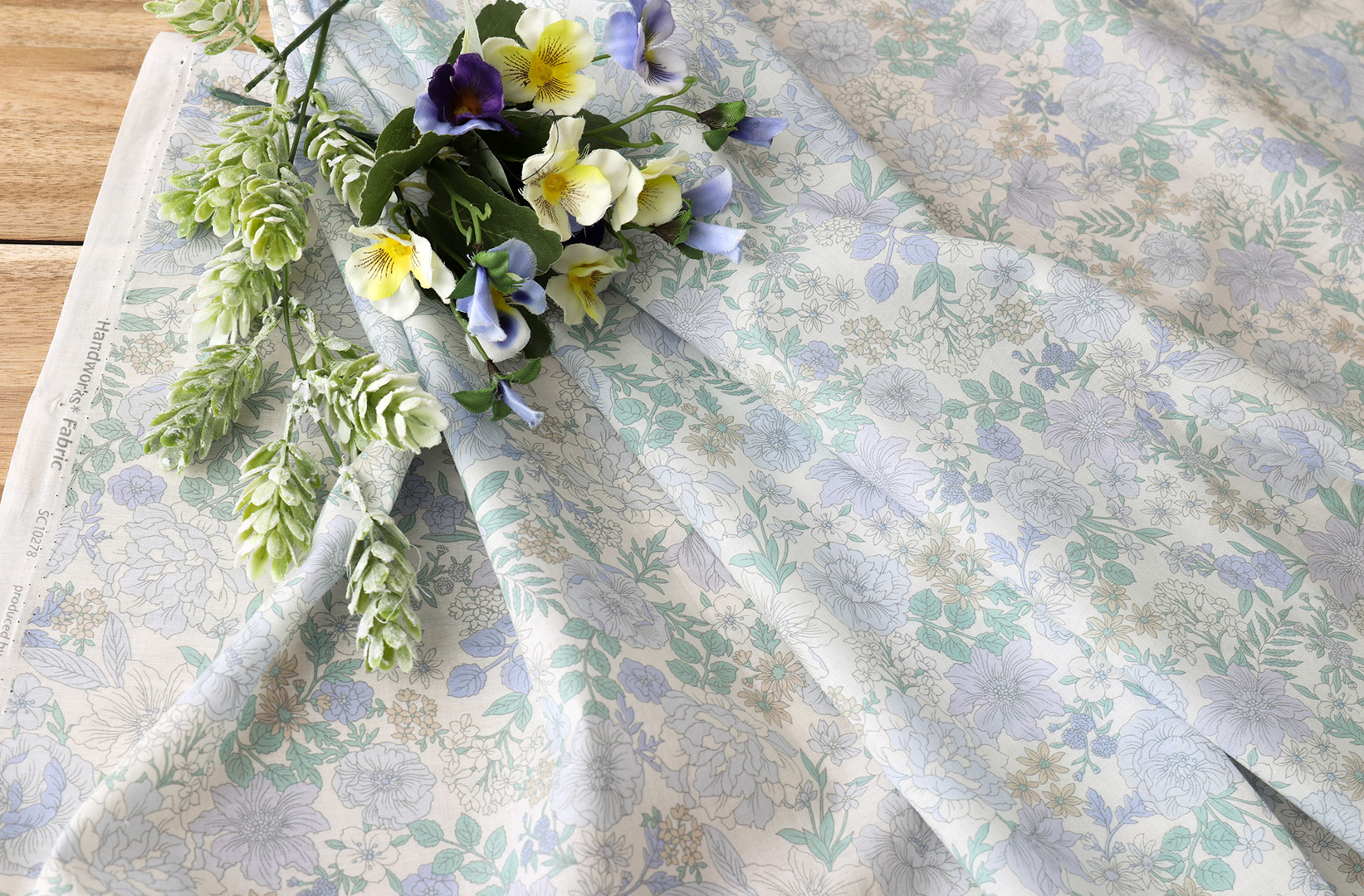 Maya Ootani 花柄コットンローンプリント Bror M便 1 6 の通販 Swany Online Shop リネンや生地の通販 鎌倉スワニー